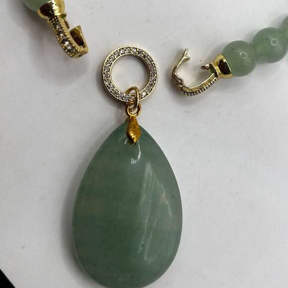 NEW Green Adventurine Beaded Necklace &  Pendant w/Crystal Clasps. - Picture 3 of 5